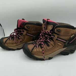 Keen Women’s waterproof pink and brown hiking boots size 6.5